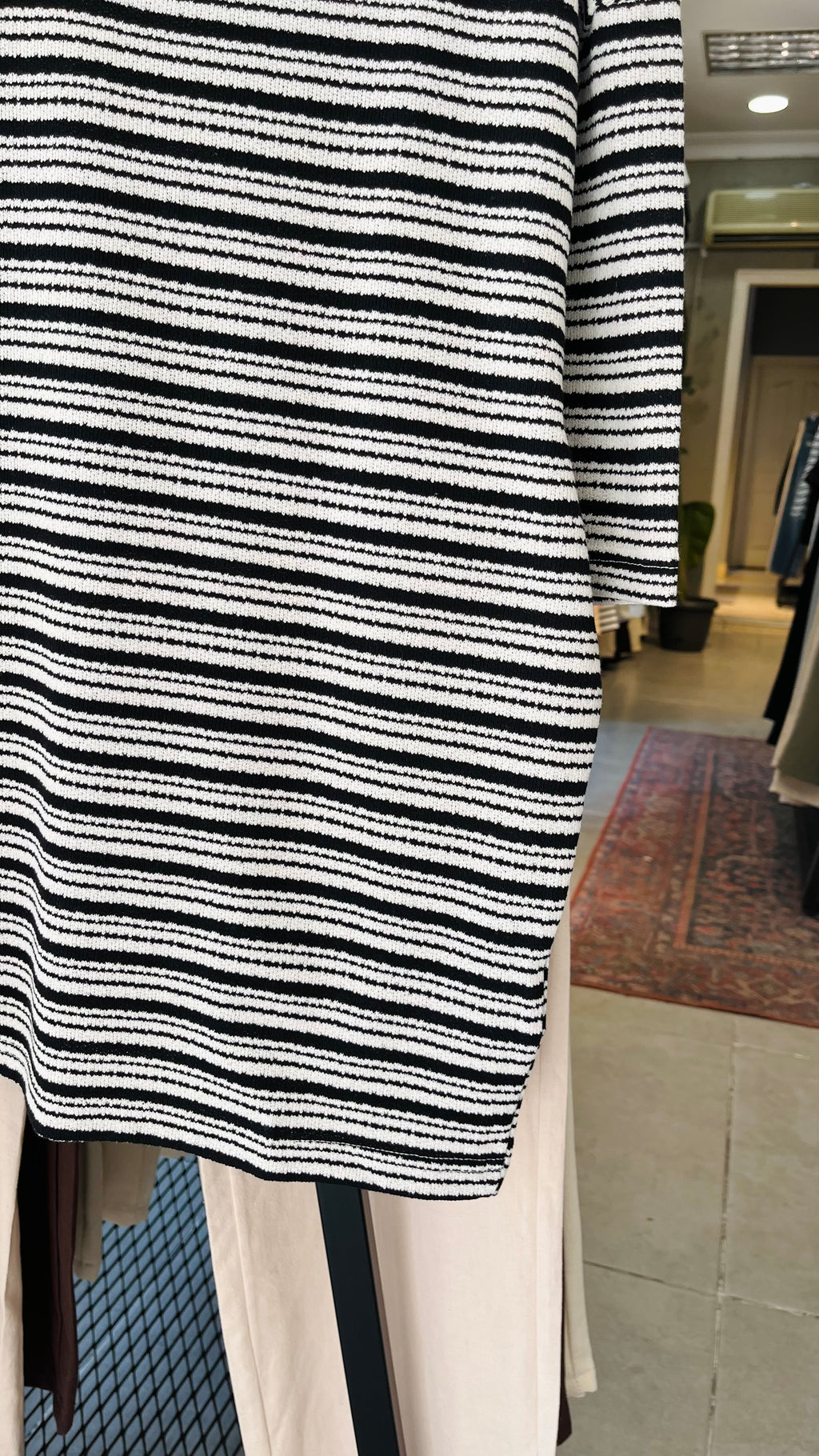 Oversize Siyah Beyaz Yatay Çizgili Yakalı Tshirt – Siyah 9317