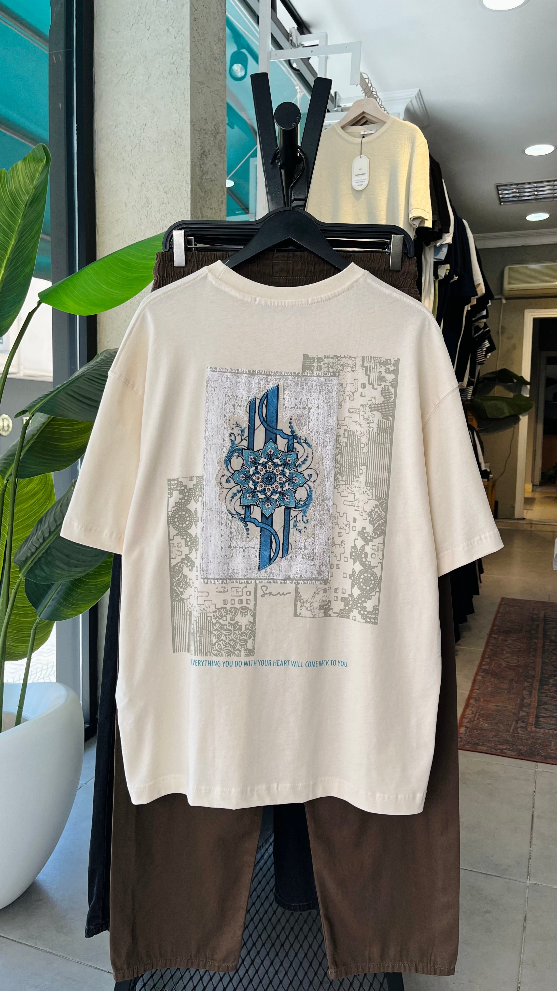 Oversize Bej Sırt Motif Patchli Tshirt 9419