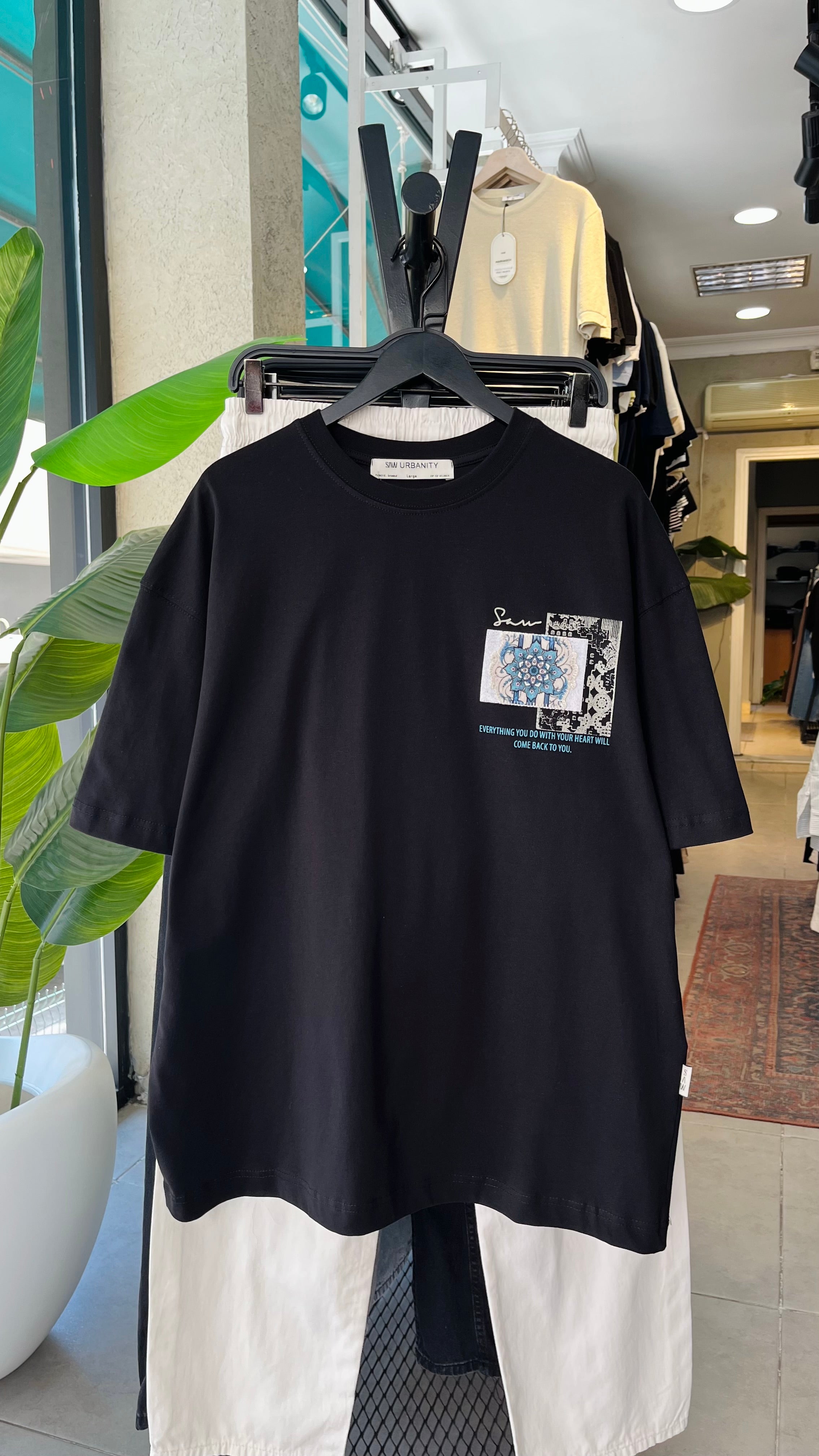 Oversize Siyah Sırt Motif Patchli Tshirt 9418