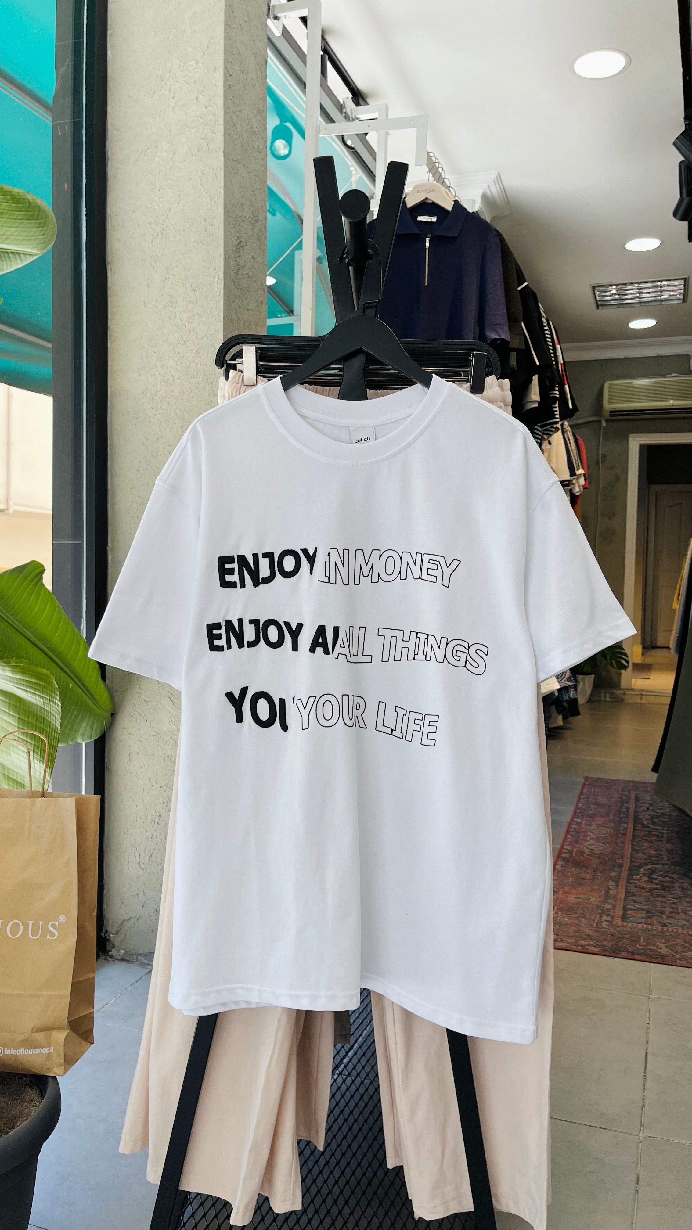Oversize Beyaz Enjoy Nakış Detaylı Tshirt – Beyaz 9304