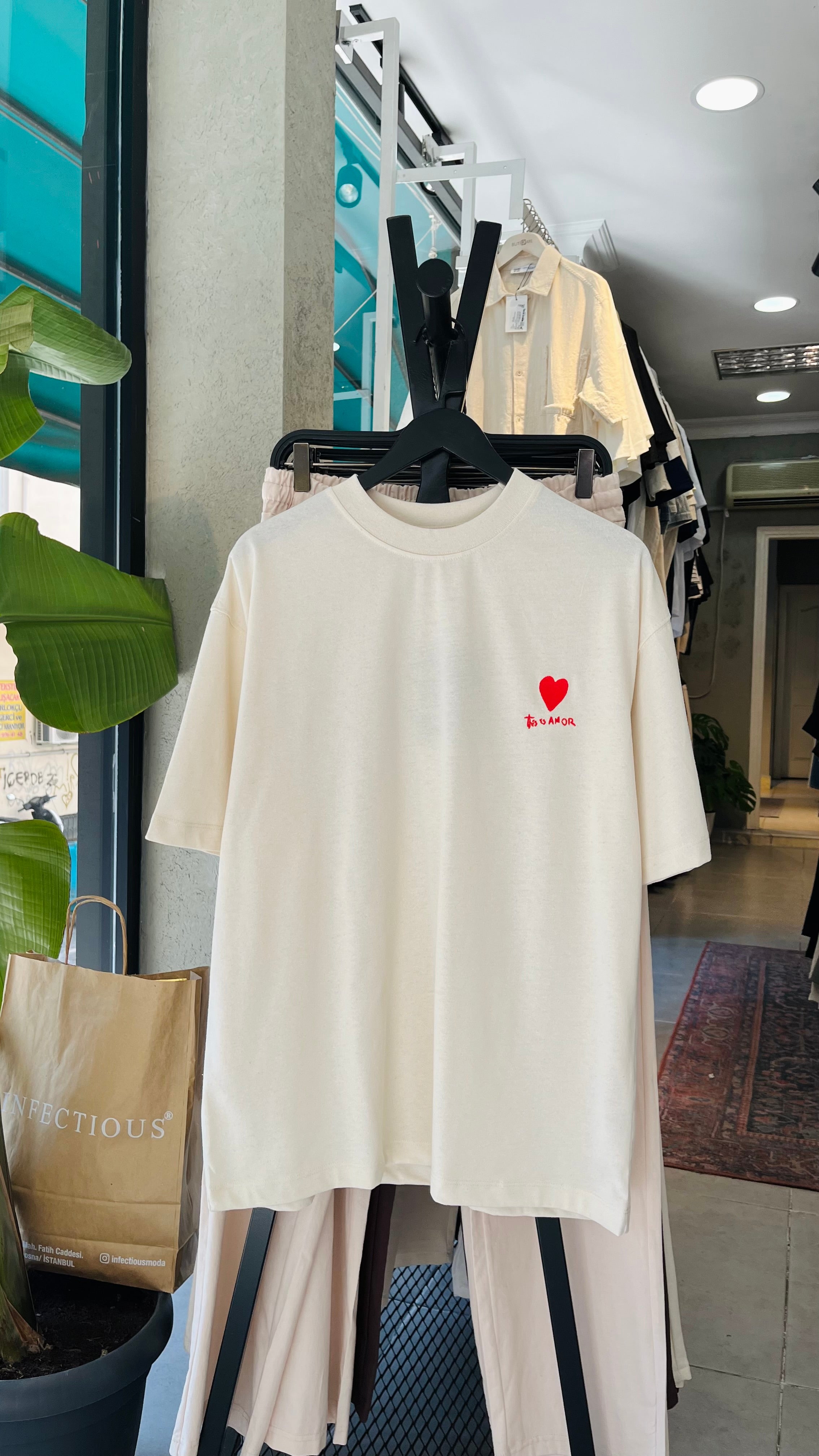 Oversize Bej Amor Nakış Detaylı Tshirt – Bej 9315