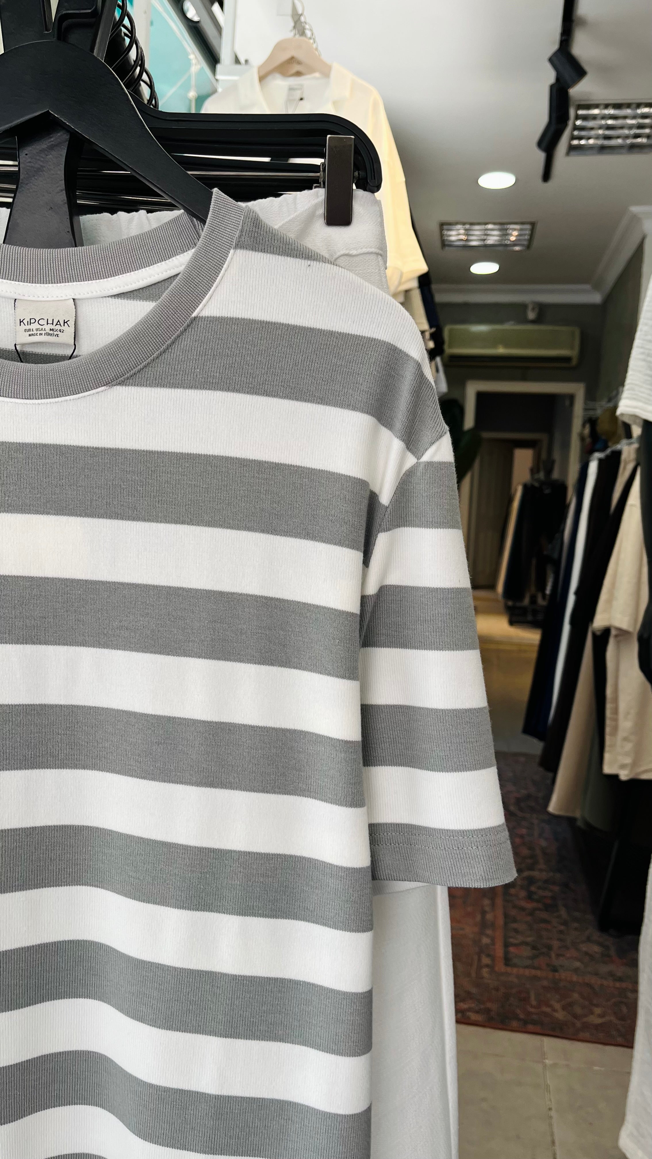 Oversize Gri Beyaz Yatay Kalın Çizgili Tshirt – Gri 9335