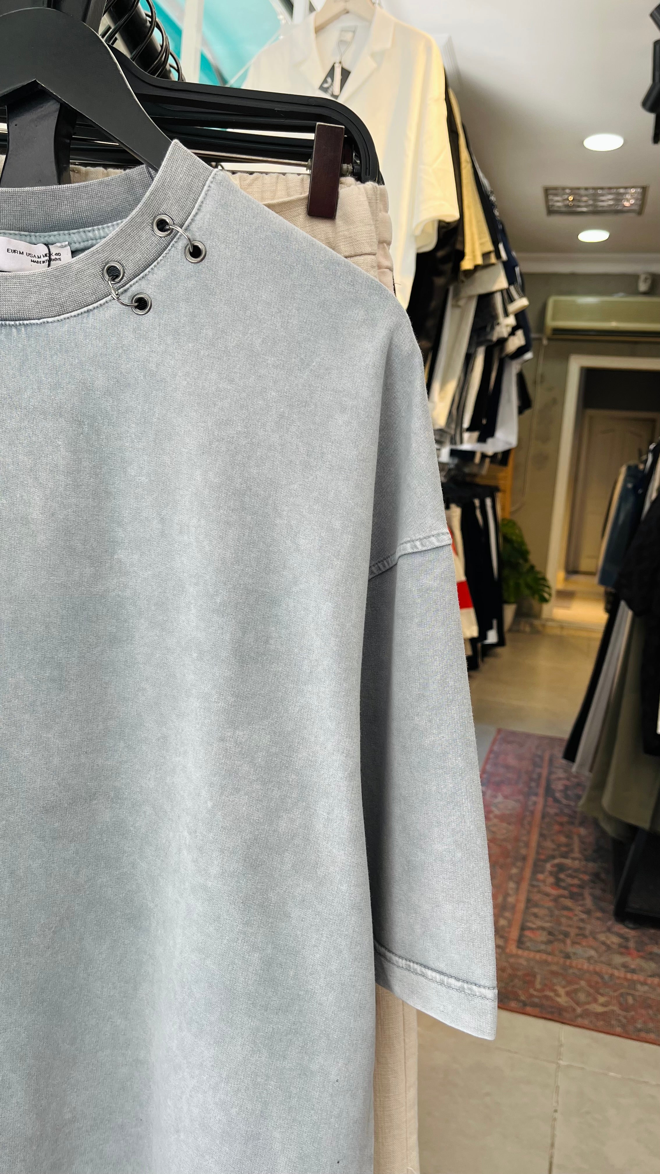 Oversize Gri Yakası Metal Detaylı Gri Yıkamalı Tshirt – Gri 9311