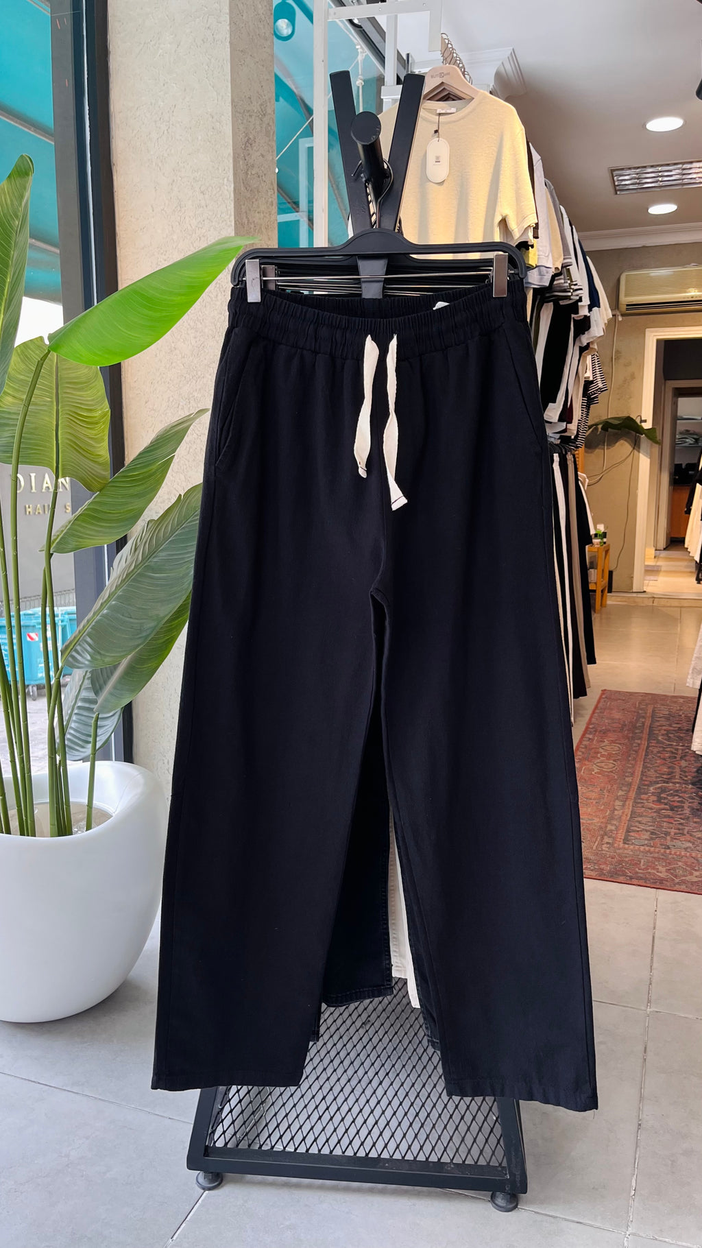 Baggy Nakış Detaylı Siyah Keten Pantolon 6221