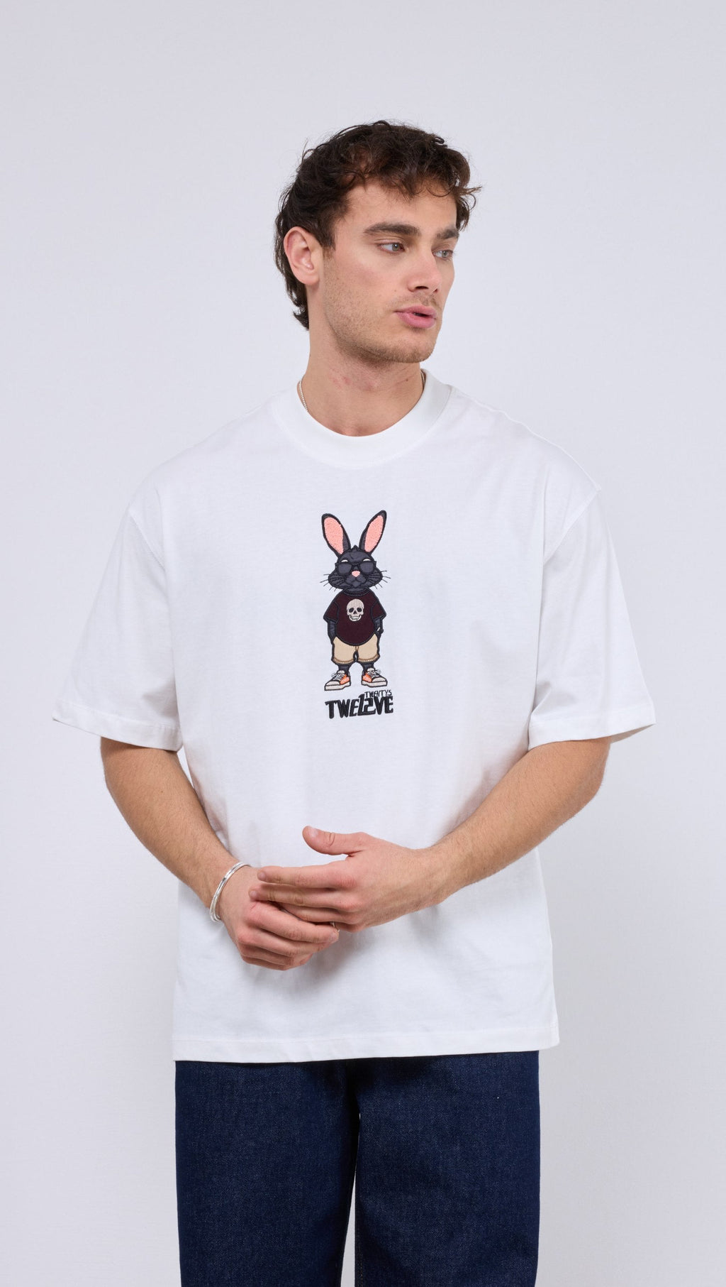 Oversize Beyaz Nakış Detaylı Tshirt 9366