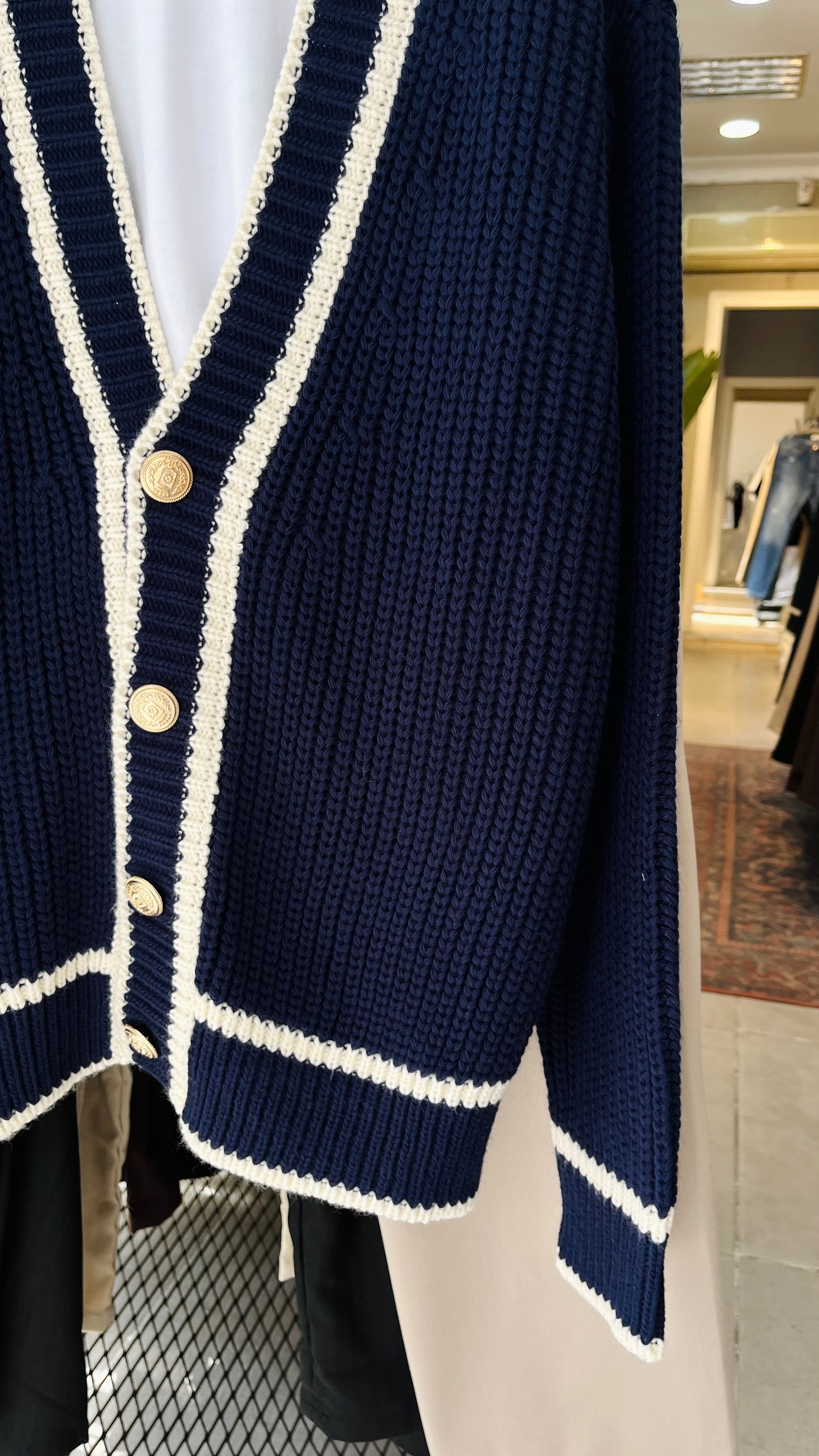 Oversize Bej Çizgili Madalyon Düğme Detaylı Lacivert Örme Hırka 7029