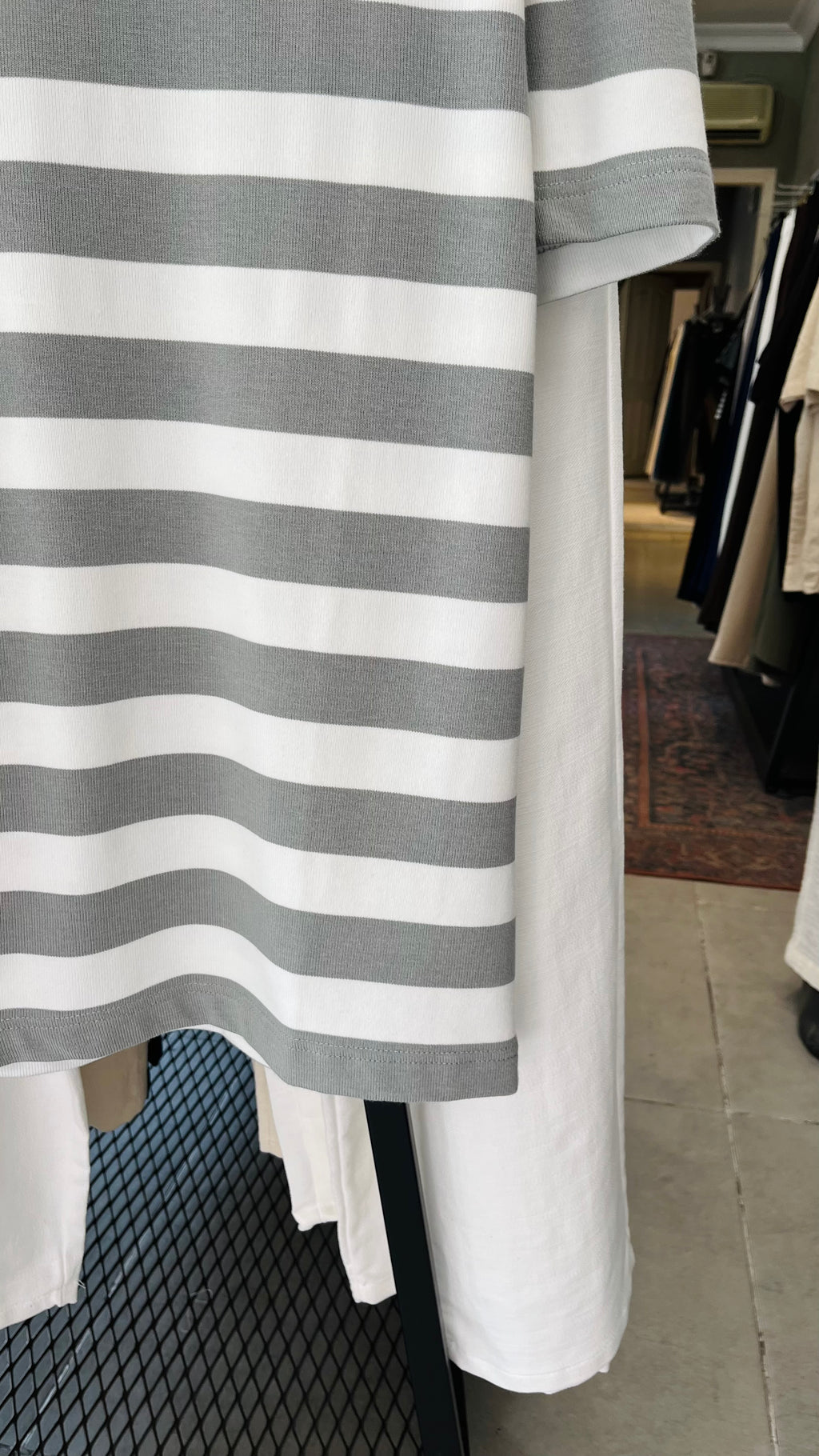Oversize Gri Beyaz Yatay Kalın Çizgili Tshirt – Gri 9335