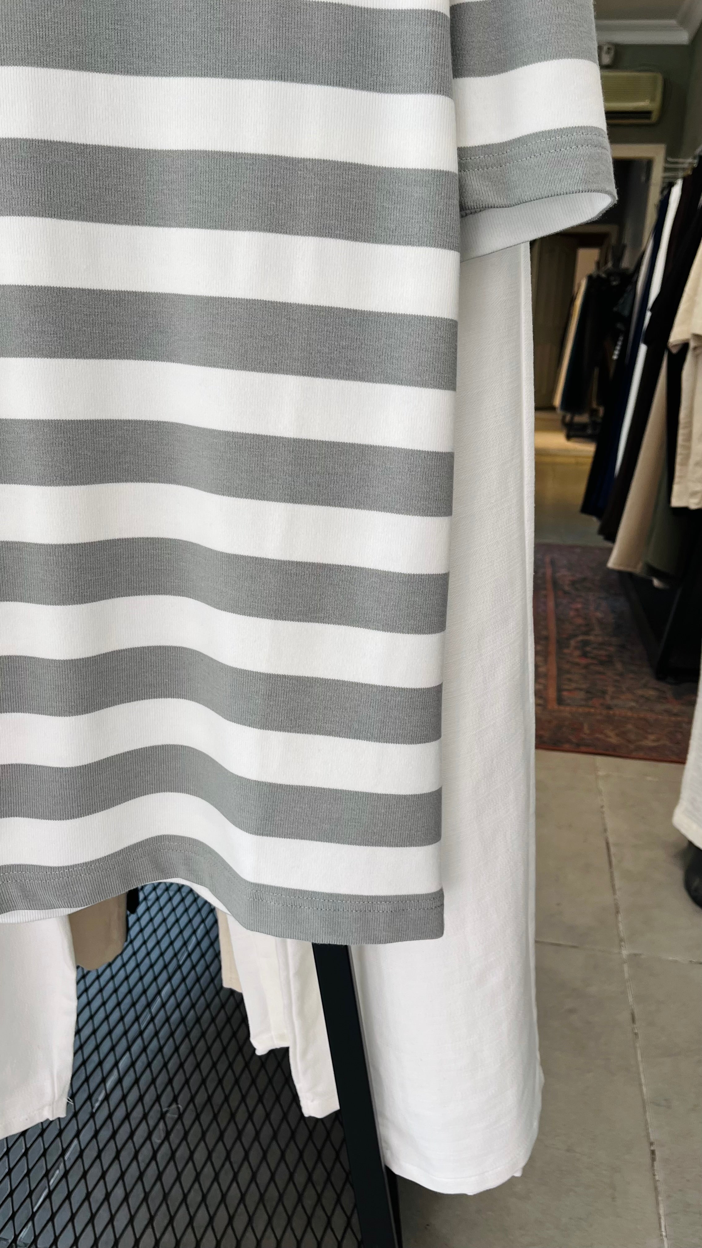 Oversize Gri Beyaz Yatay Kalın Çizgili Tshirt – Gri 9335
