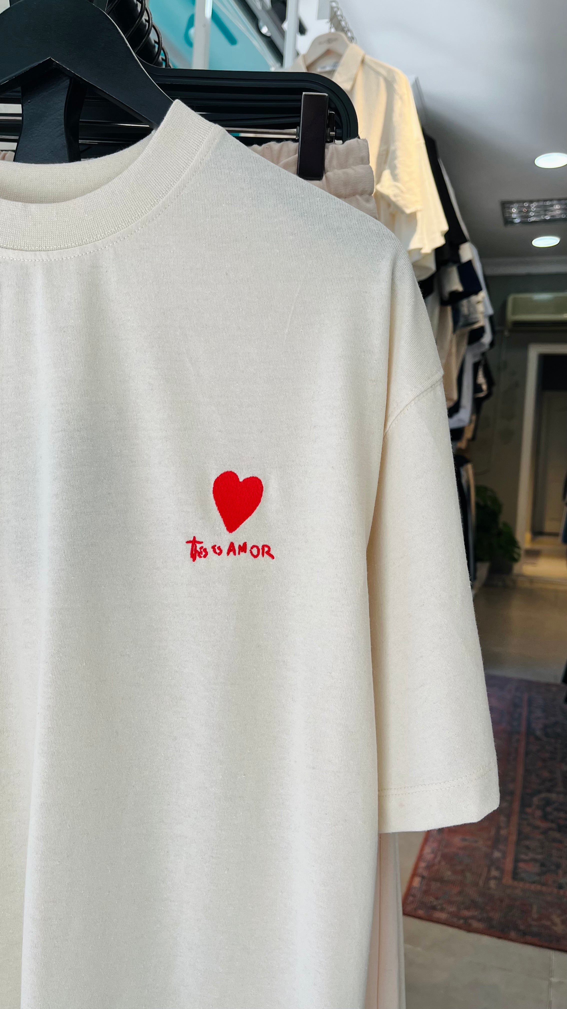 Oversize Bej Amor Nakış Detaylı Tshirt – Bej 9315