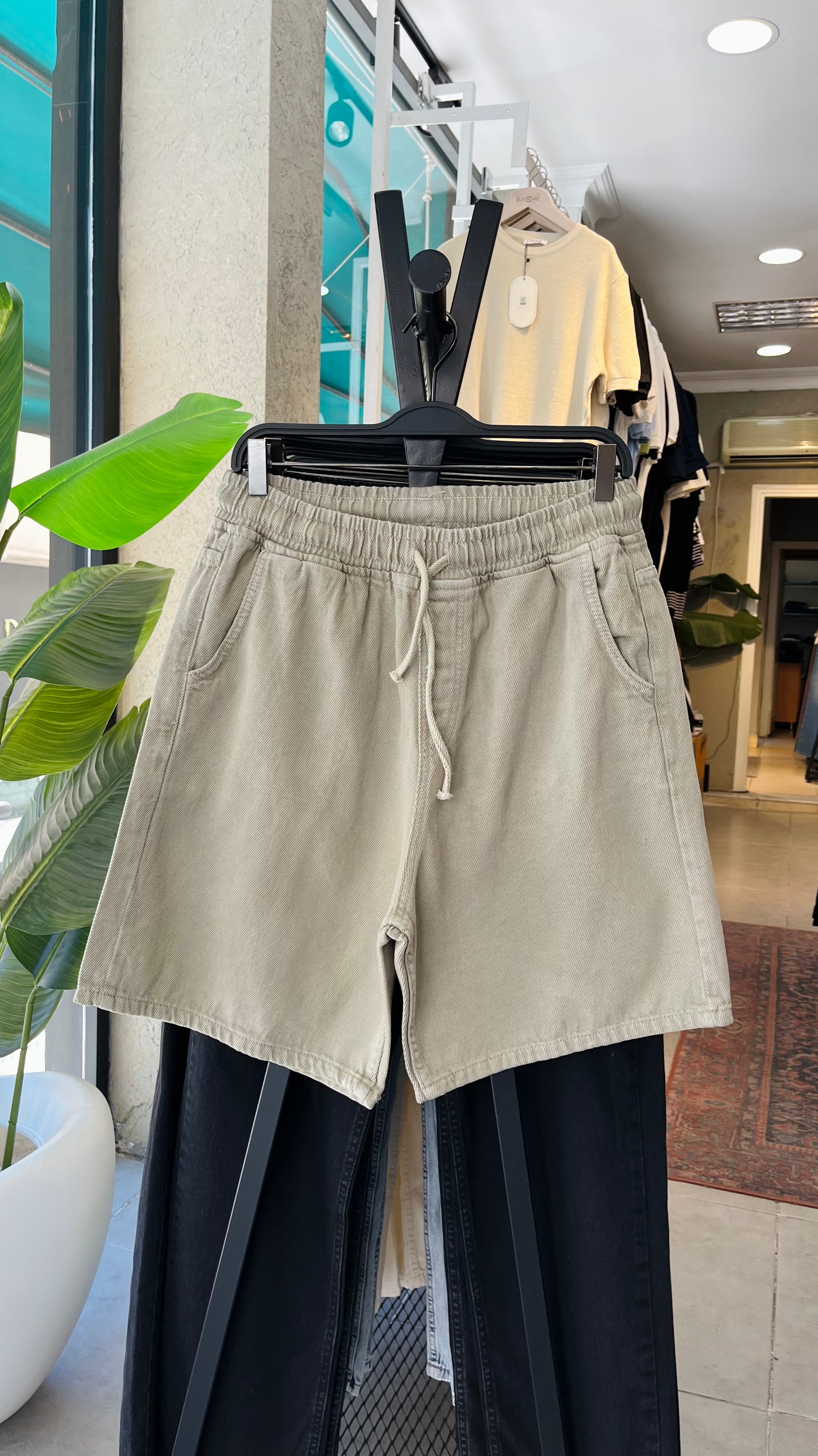 Çağla Yeşili Gabardin Şort 8002