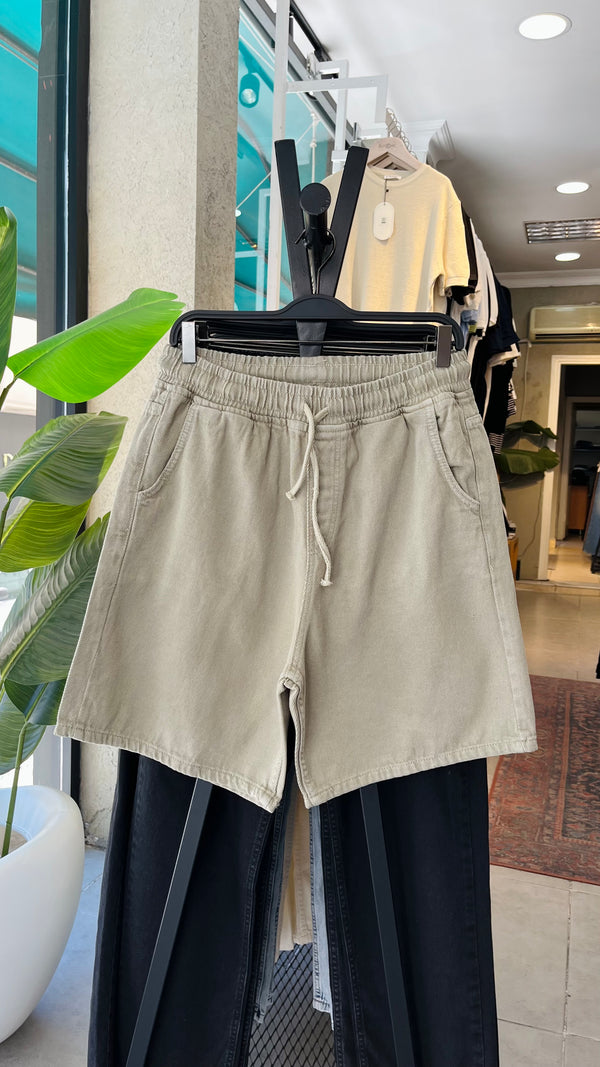 Çağla Yeşili Gabardin Şort 8002