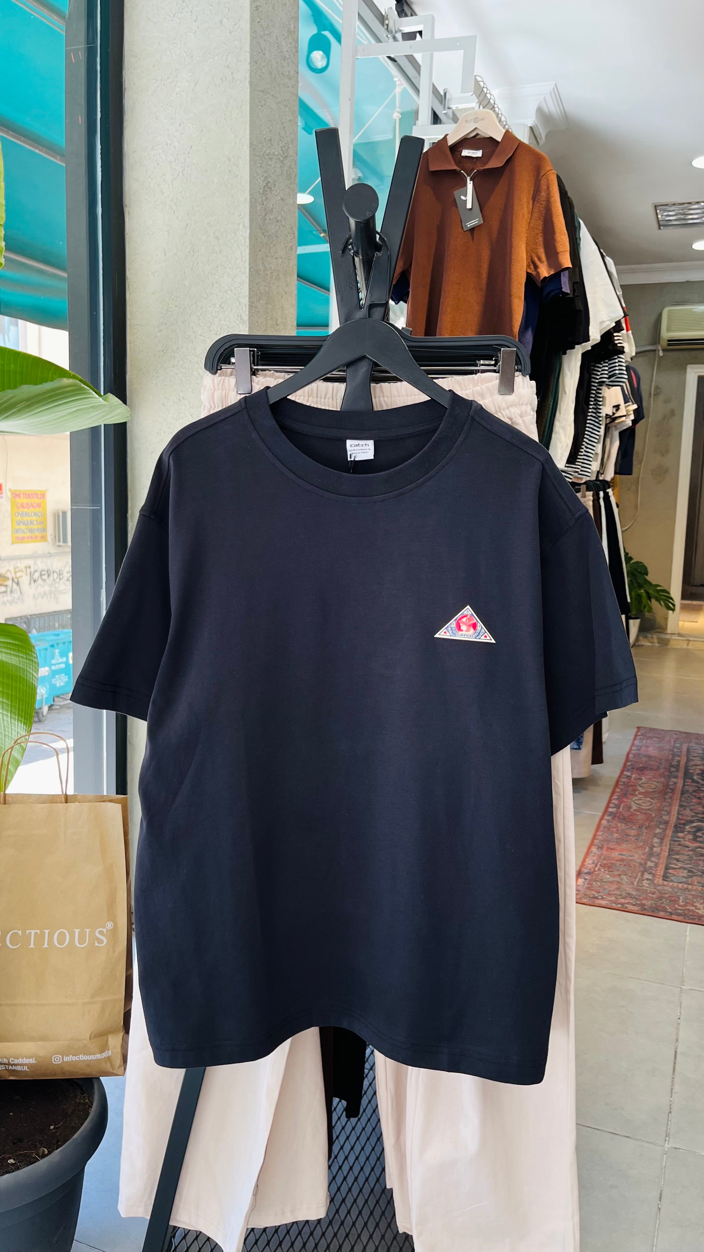 Oversize Siyah Sırt Baskılı Tshirt – Siyah 9300