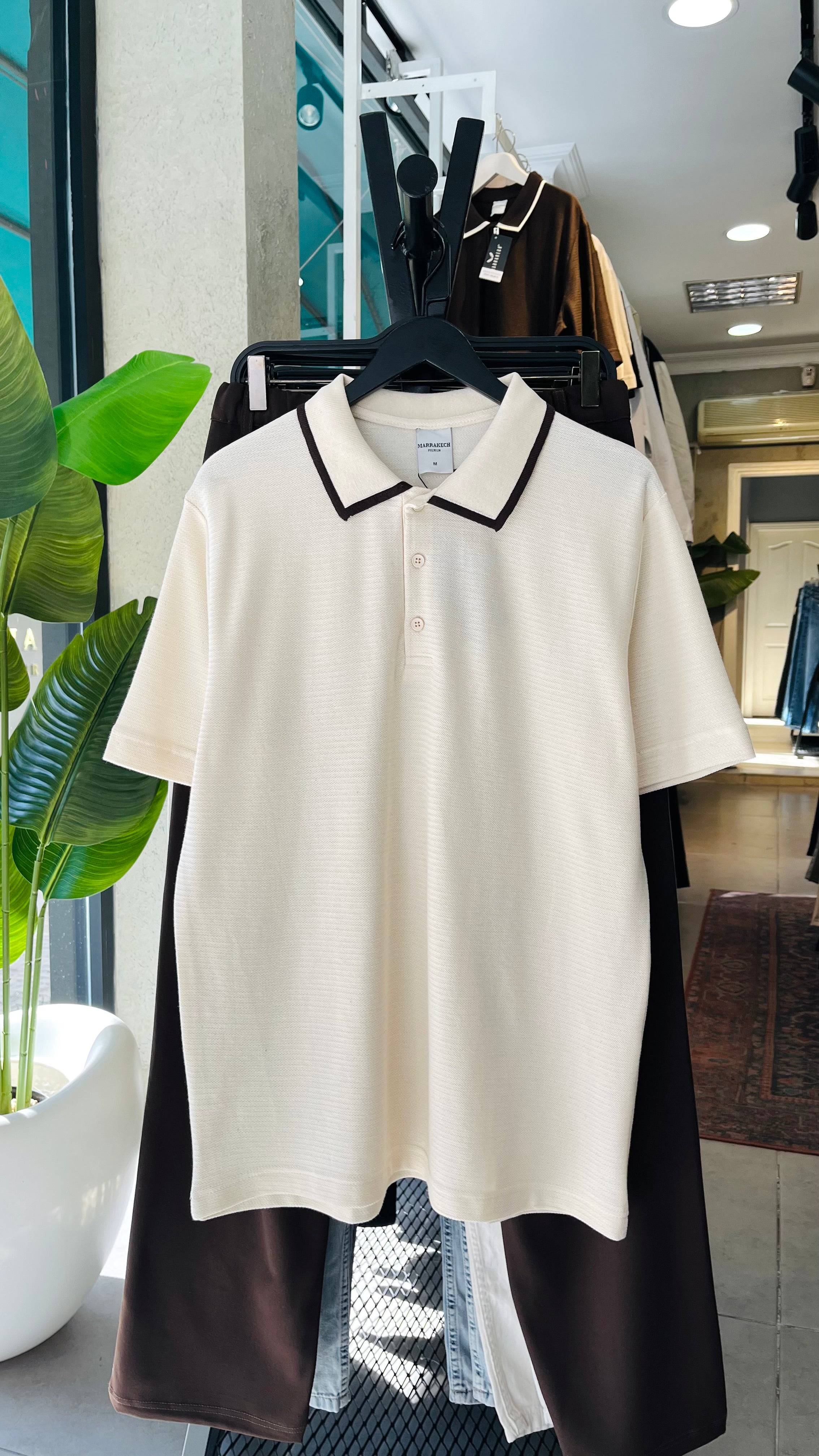 Bej yakası kahverengi çizgili tshirt 9369