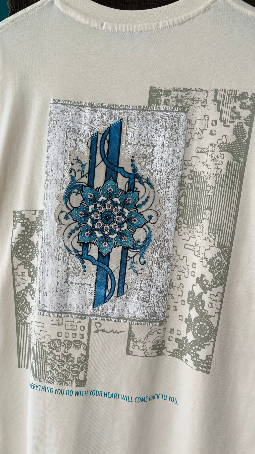 Oversize Bej Sırt Motif Patchli Tshirt 9419