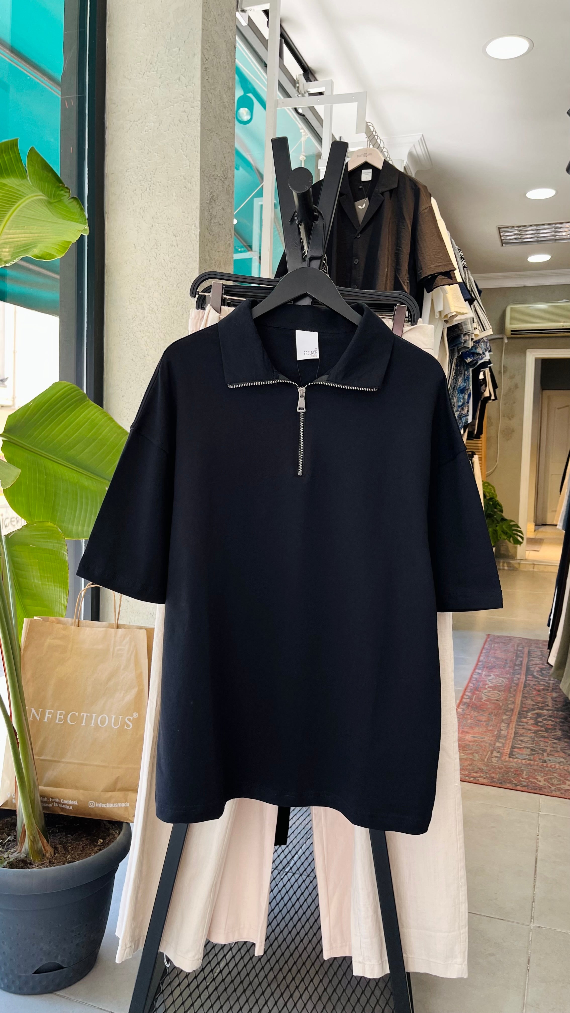 Oversize Siyah Yakalı Fermuarlı Tshirt – Siyah 9309