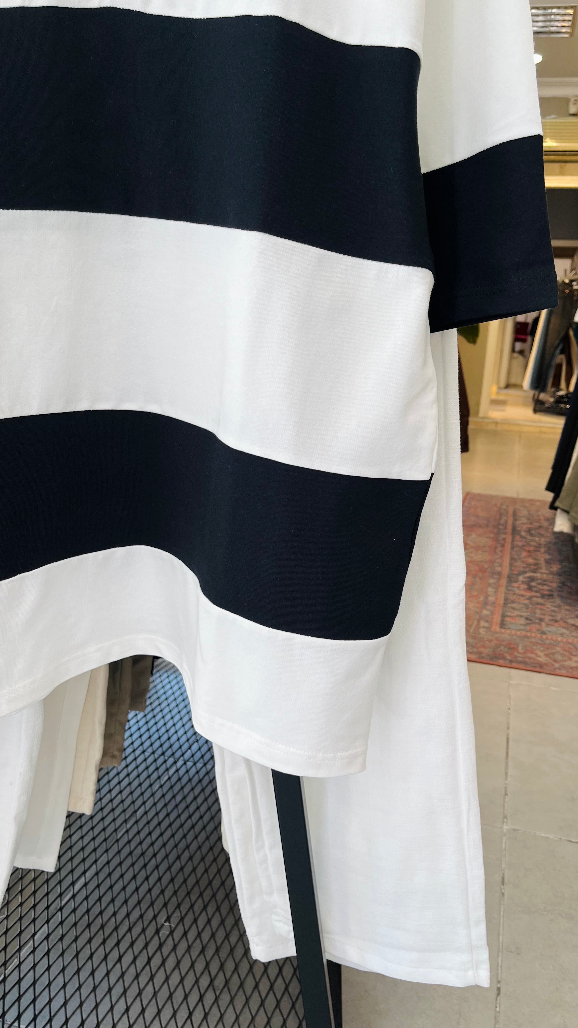 Oversize Siyah Beyaz Parçalı Yakalı Tshirt – Siyah 9345