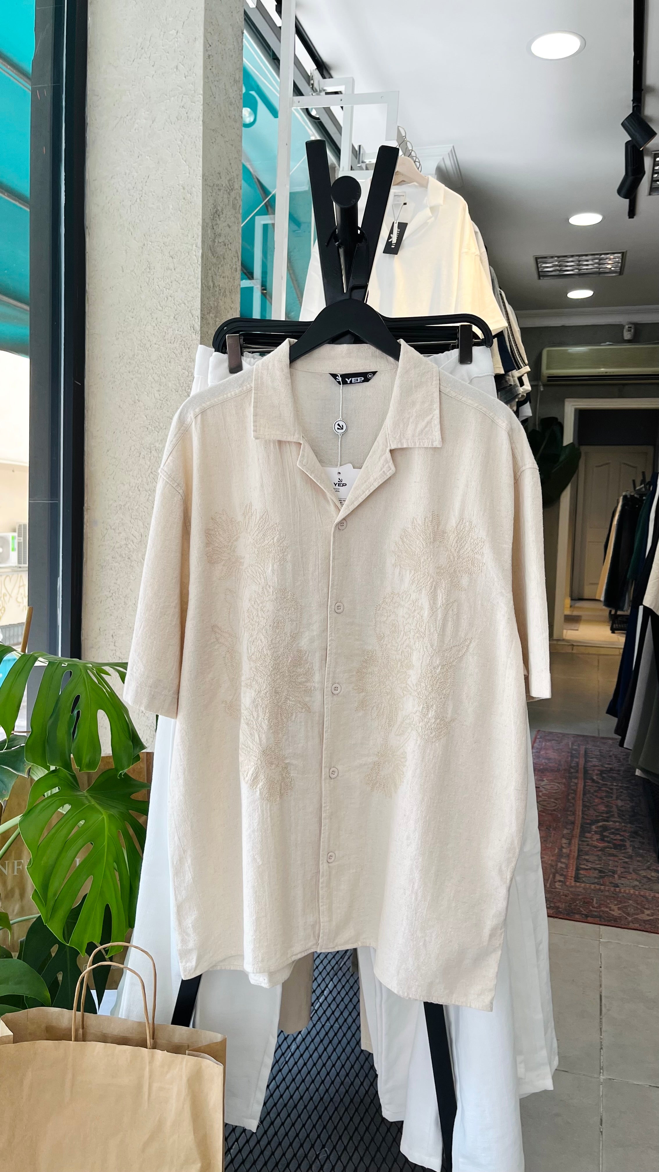 Oversize Bej Nakış Detaylı Apaş Yaka Kısa Kollu Gömlek - Bej 5419