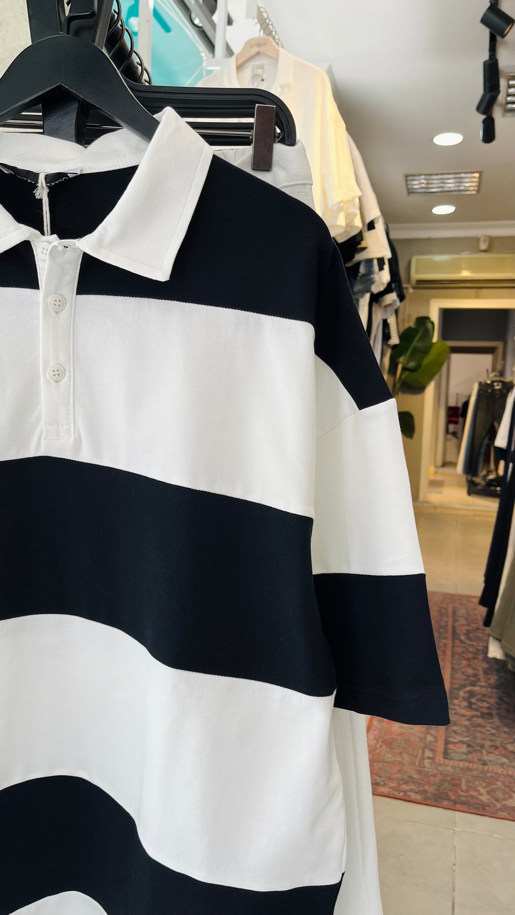 Oversize Siyah Beyaz Parçalı Yakalı Tshirt – Siyah 9345