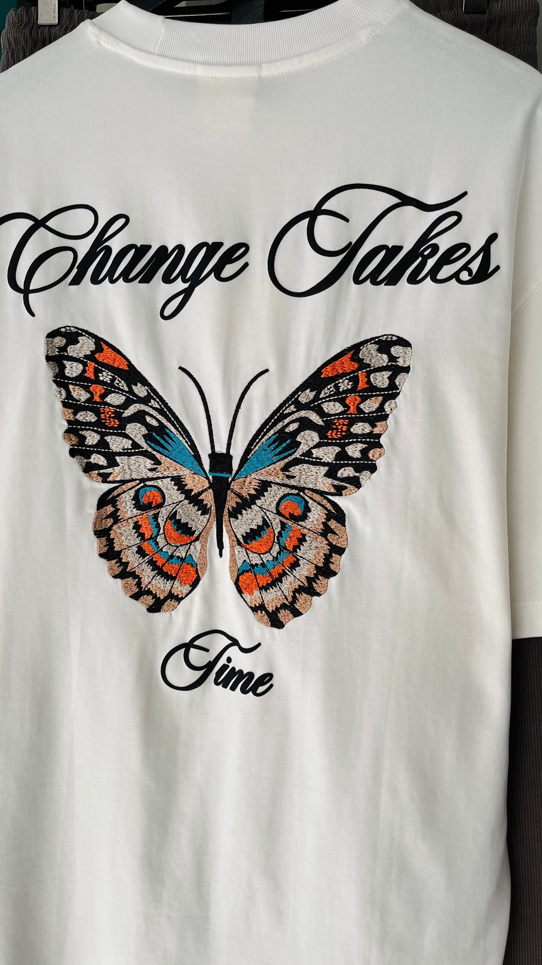 Oversize Beyaz Sırt Nakış Detaylı Tshirt 9368
