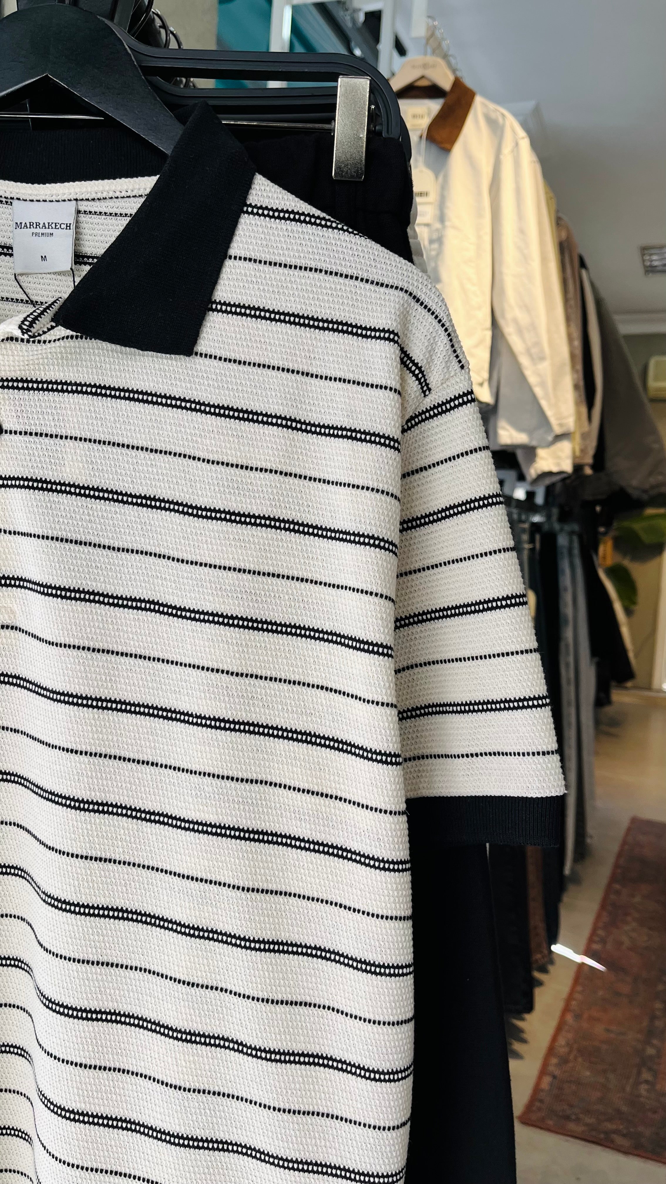 Siyah Çizgili Bej Yakalı Tshirt 9361