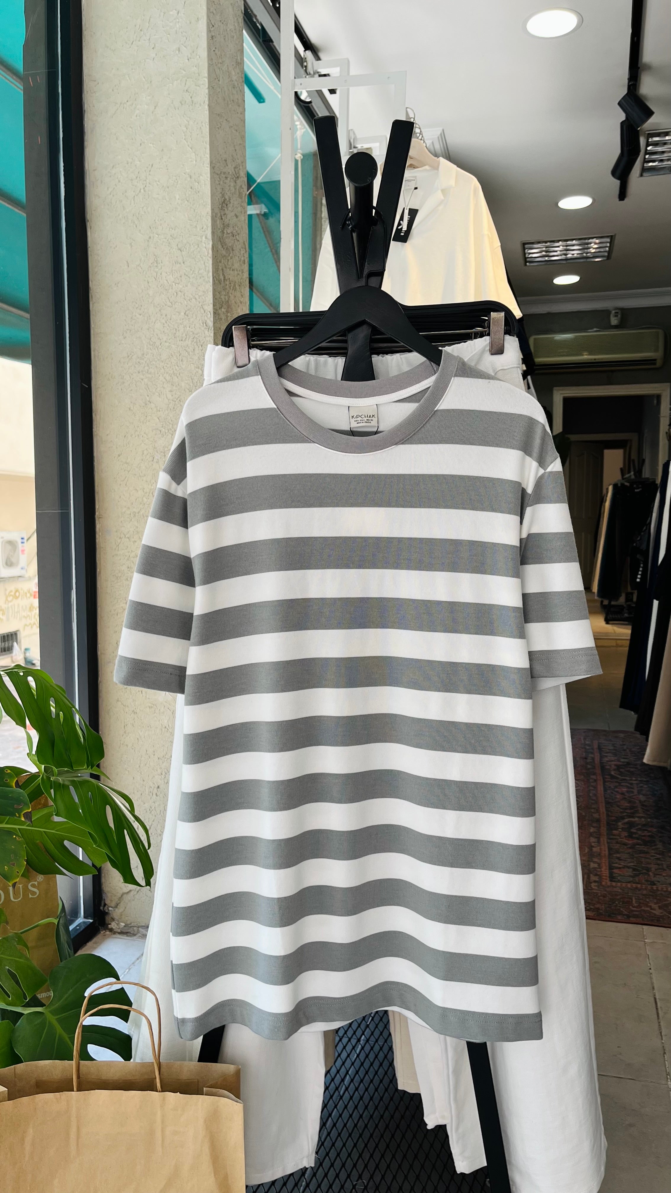 Oversize Gri Beyaz Yatay Kalın Çizgili Tshirt – Gri 9335